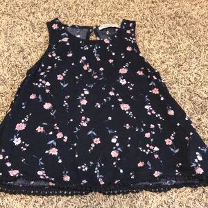 Sleeveless girls shirt